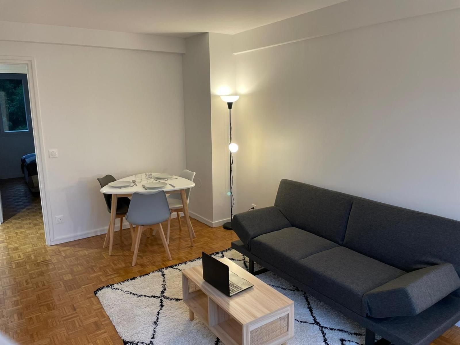 5 People/Paris-Cdg/France Stadium Apartman Bagnolet Kültér fotó