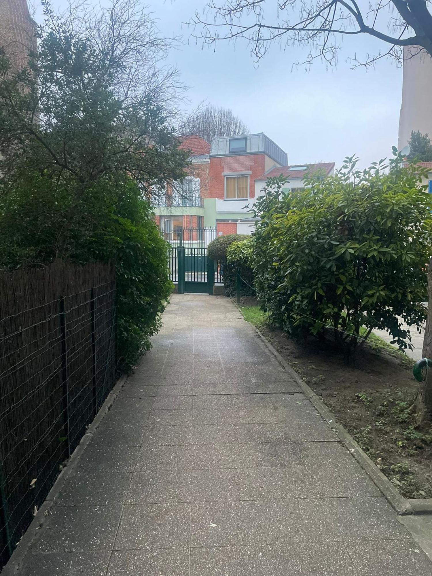 5 People/Paris-Cdg/France Stadium Apartman Bagnolet Kültér fotó
