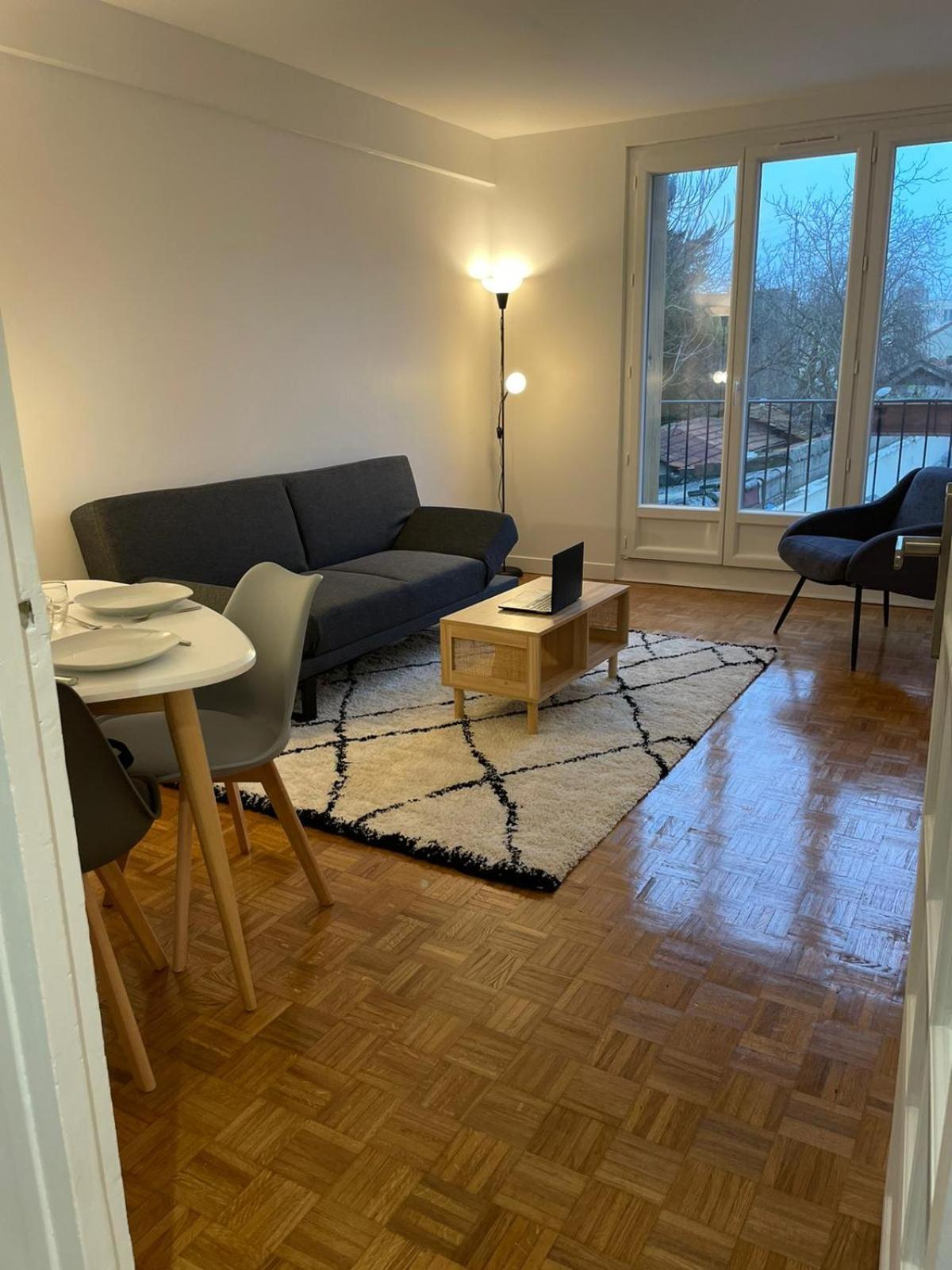 5 People/Paris-Cdg/France Stadium Apartman Bagnolet Kültér fotó